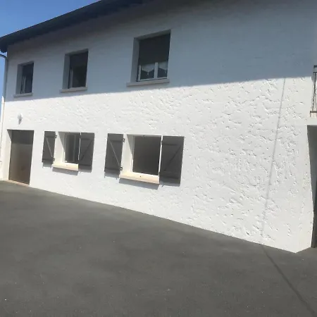 Apartmán A Louer Appartement En Rez De Chaussee Dans Une Maison *